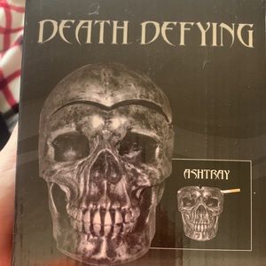 2 Piece Skull Ashtray